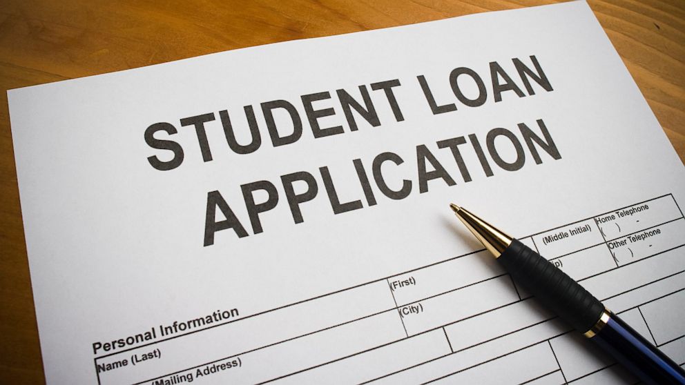 How Does Nelnet Manage Student Loans?